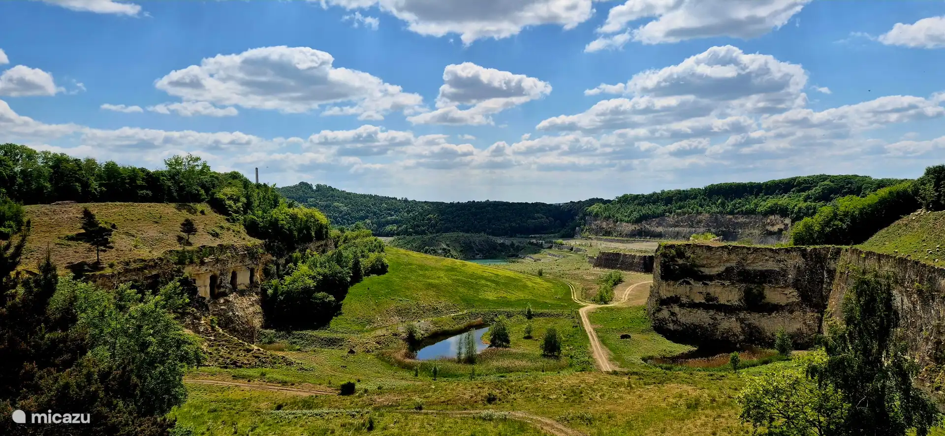 Blick auf den alten Steinbruch von Enci und das Uhu-Tal