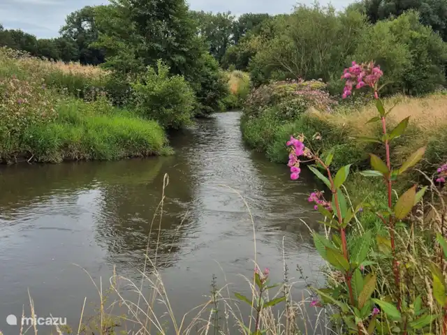 appartement huren in Nederland, Limburg, Mechelen – Studio Tweij & Vitsig wandeling langs de geul.