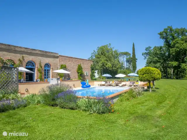 casa rural / cabaña en Francia, Tarn-et-Garonne, Vigueron – Escudes casa rural Woodenshoe Piscina con bar de piscina