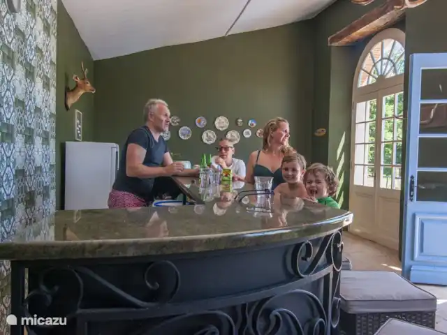 casa rural / cabaña en Francia, Tarn-et-Garonne, Vigueron – Escudes casa rural Woodenshoe bar de la piscina