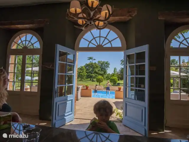 casa rural / cabaña en Francia, Tarn-et-Garonne, Vigueron – Escudes casa rural Woodenshoe bar de la piscina