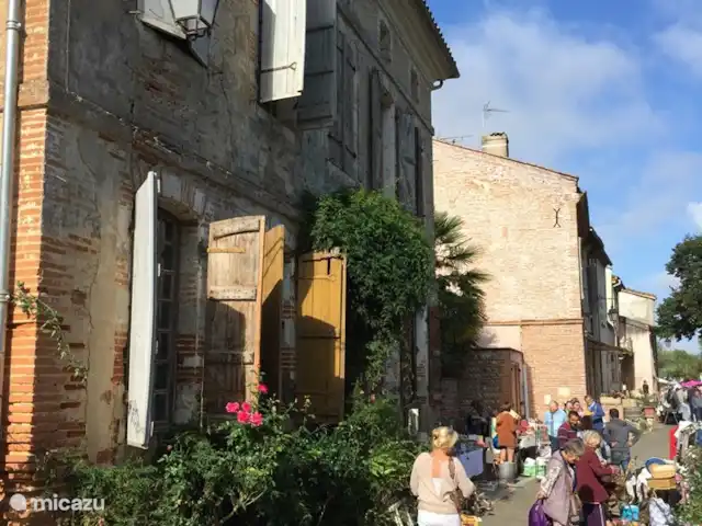 casa rural / cabaña en Francia, Tarn-et-Garonne, Vigueron – Escudes casa rural Woodenshoe Mercado de pulgas el domingo por la mañana