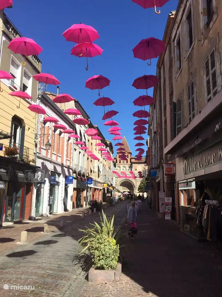Die Straße zur Weltkulturerbe-Kathedrale in Moissac.