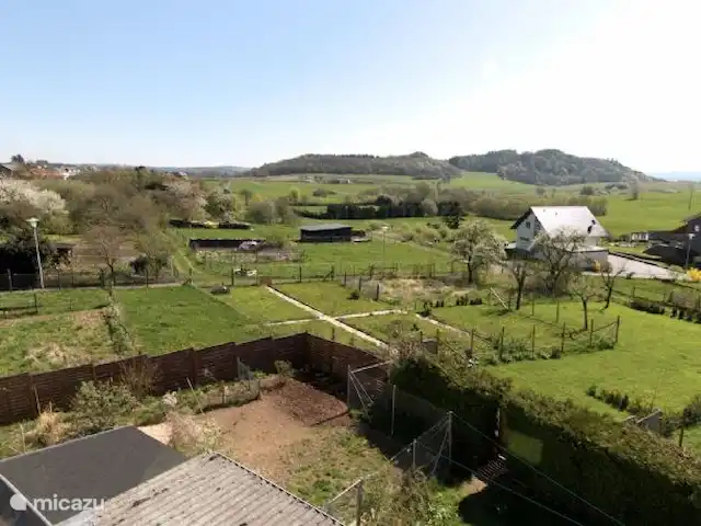 Casa Bettenfeld en Alemania, Eifel, Bettenfeld - casa vacacional Vista desde atrás