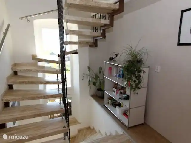 Casa Bettenfeld en Alemania, Eifel, Bettenfeld - casa vacacional Corredor con escalera