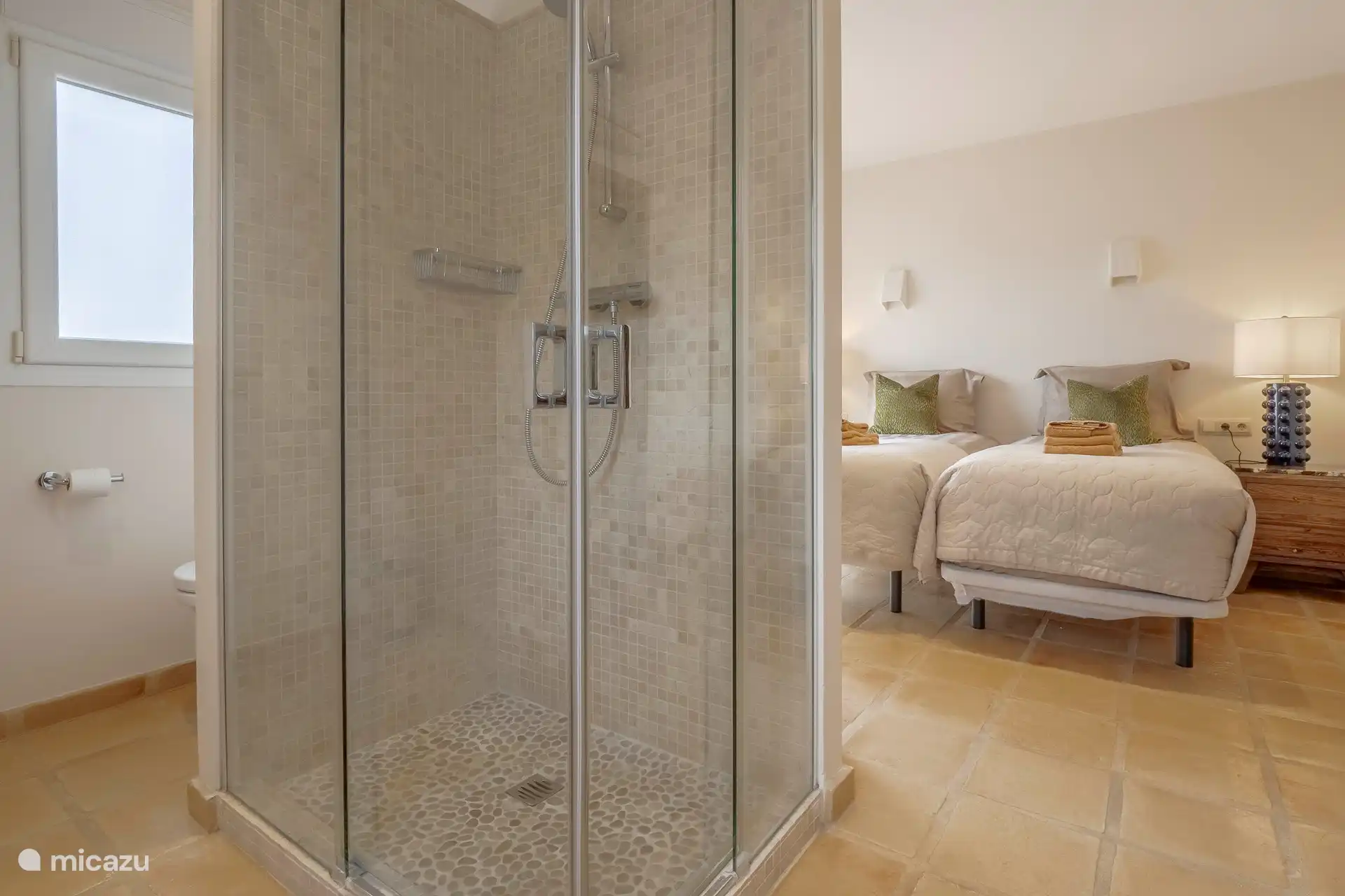 Badezimmer Schlafzimmer 1 