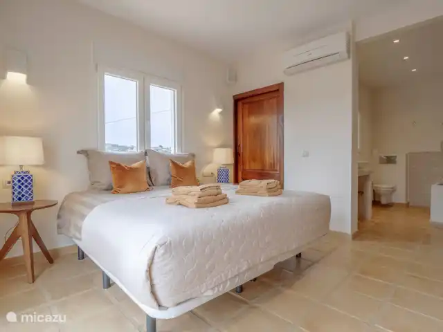 Villa Sieste Royale | Espagne, Costa Blanca, Moraira - villa Chambre 2 au 1er étage avec baignoire et WC et climatisation