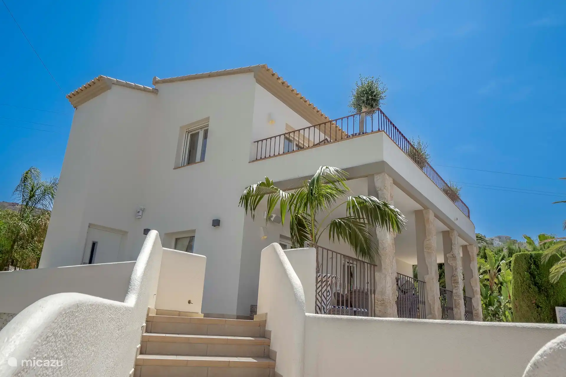 Vorderansicht der Villa 