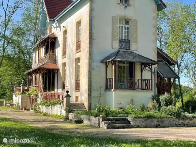 Moulin du Merle, moulin à eau français | France, Nièvre, Saint-Germain-des-Bois - maison de vacances Maison d’entrée