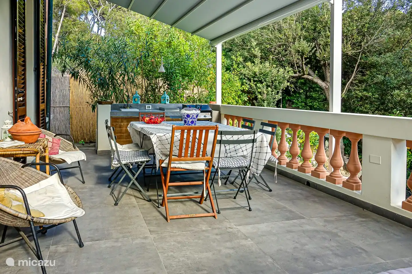 la terraza con cocina abierta