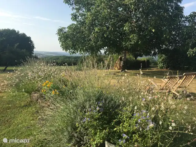 Fietsen, Frankrijk, Dordogne, Anlhiac, vakantiehuis Le Chatenet overal een wijds uitzicht