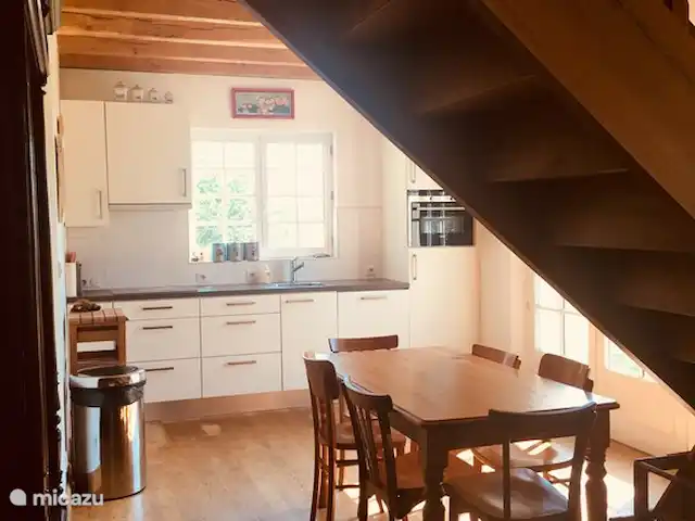 Fietsen, Frankrijk, Dordogne, Anlhiac, vakantiehuis Le Chatenet moderne keuken van alle gemakken voorzien