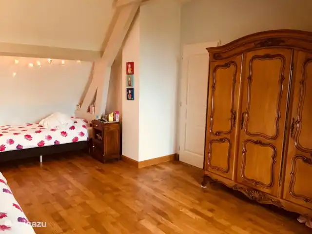 Fietsen, Frankrijk, Dordogne, Anlhiac, vakantiehuis Le Chatenet gezellige kinderkamer