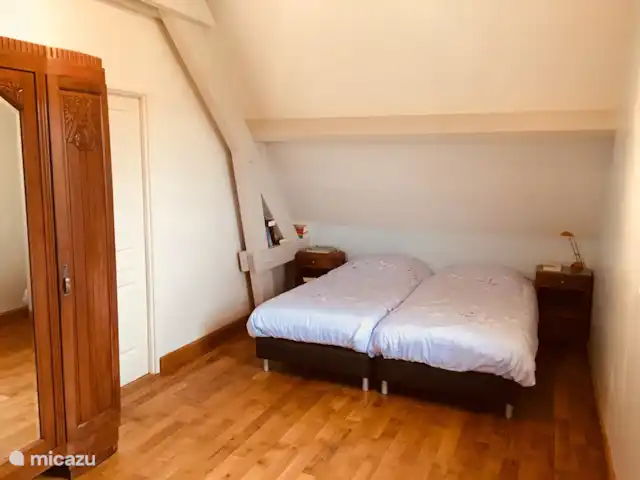 Fietsen, Frankrijk, Dordogne, Anlhiac, vakantiehuis Le Chatenet In beide kamers staan ruime kledingkasten