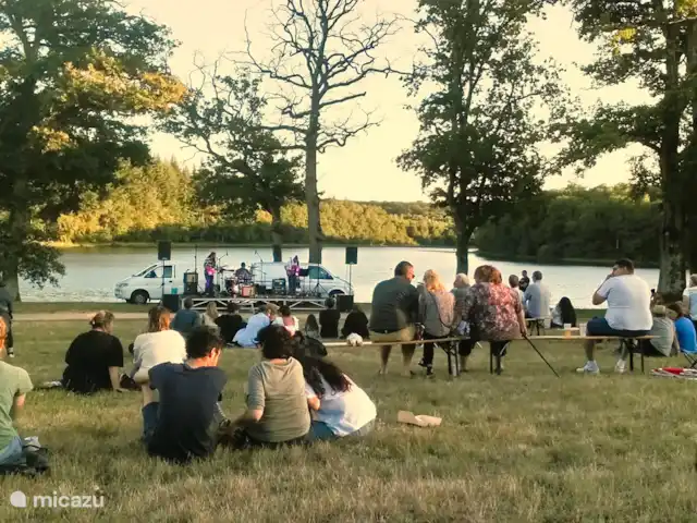 Maison de vacances Saint-Franchy La Montée | France, Nièvre, Saint-Franchy - maison de vacances Musique live à l'Etang du Merle pendant les chauds mois d'été