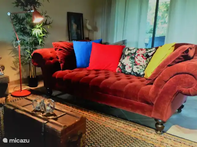 Maison de vacances Saint-Franchy La Montée | France, Nièvre, Saint-Franchy - maison de vacances s'enfoncer dans les coussins avec un livre