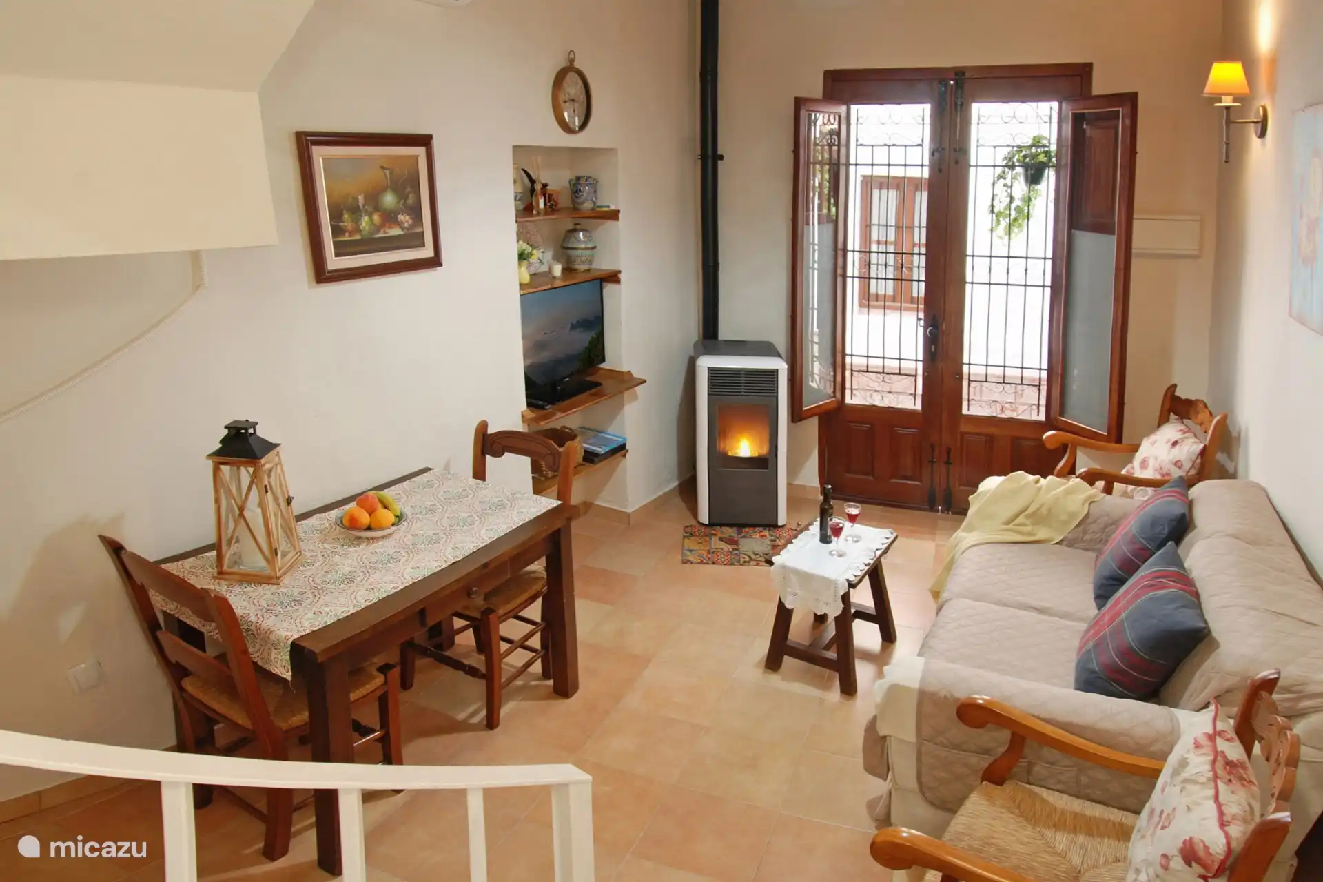 También hay una Smart TV y aire acondicionado en nuestra sala de estar.