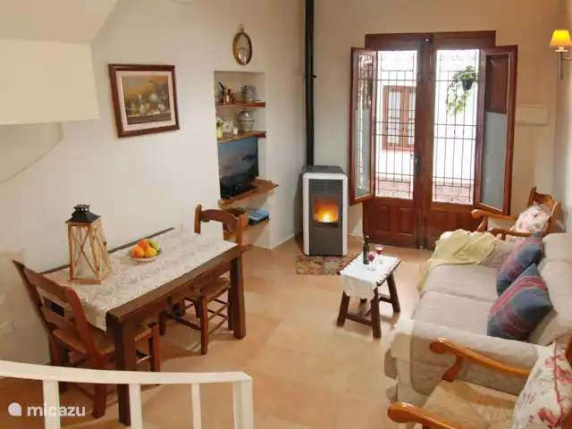 Location de Vacances Espagne, Costa del Sol, Comares, maison de vacances - Casa Bonita. Il y a aussi une télévision intelligente et la climatisation dans notre salon.
