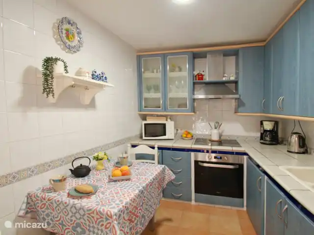 Location de Vacances Espagne, Costa del Sol, Comares, maison de vacances - Casa Bonita. La cuisine dispose d’un coin petit-déjeuner confortable pour les lève-tôt.