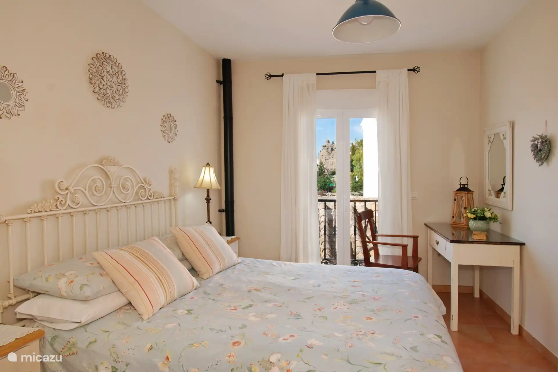 Estamos especialmente orgullosos de nuestra ropa de cama. Para nosotros, esta es una de nuestras cosas más preciadas, ropa de cama hermosa, cómoda y recién mantenida. 