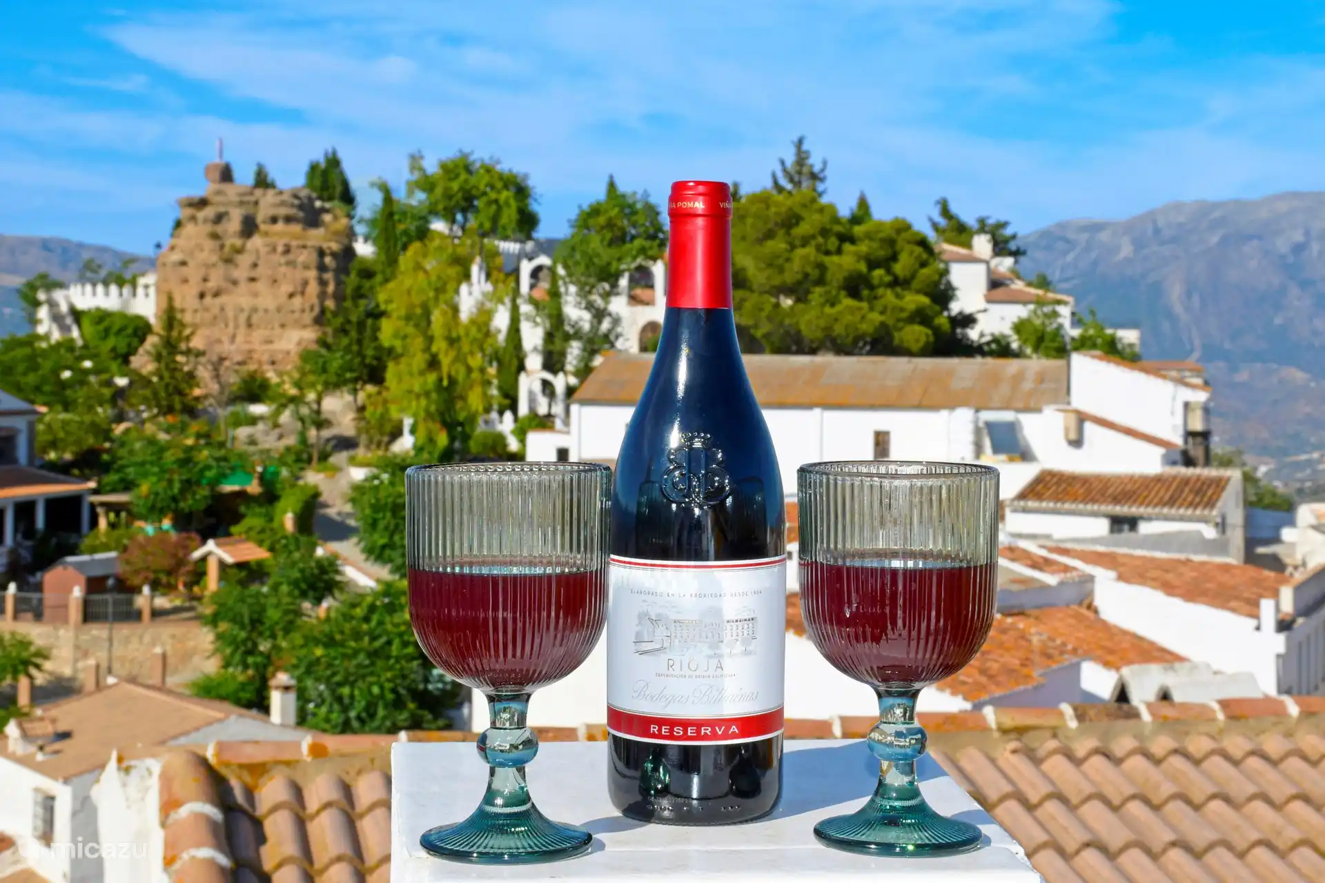 Brindemos por tu salud y por unas maravillosas vacaciones.