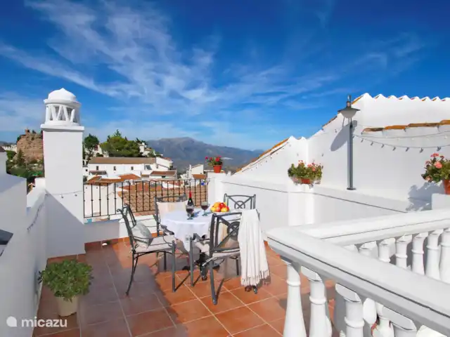 Location de Vacances Espagne, Costa del Sol, Comares, maison de vacances - Casa Bonita. La vue sur la Sierra Tejeda, différente chaque jour, une lumière différente, une impression différente.