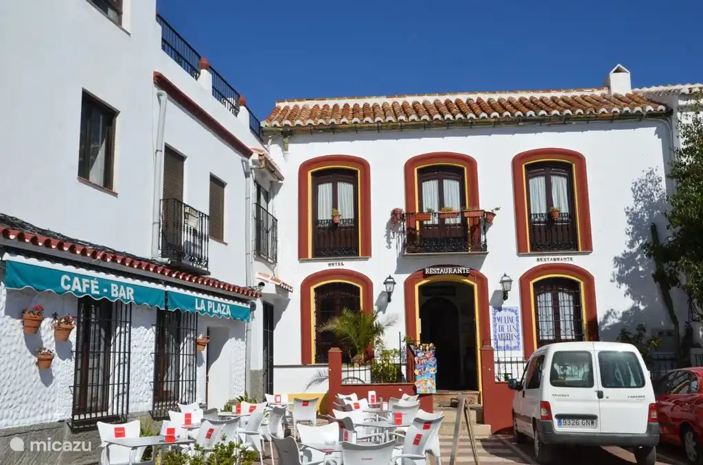 Y no olvides parar de vez en cuando en alguno de los típicos bares y restaurantes. Utilice nuestros cupones gratuitos para degustar una especialidad local.