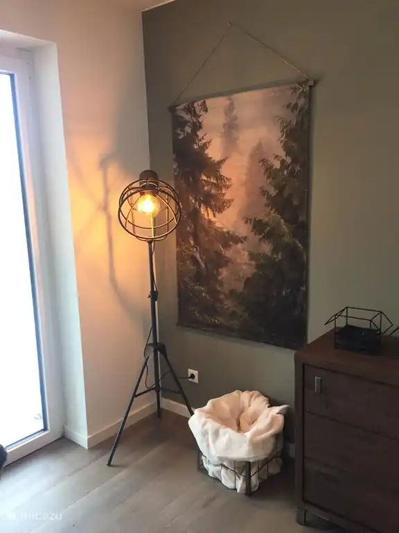 The house has nice decorated corners and is furnished with the help of a stylist.