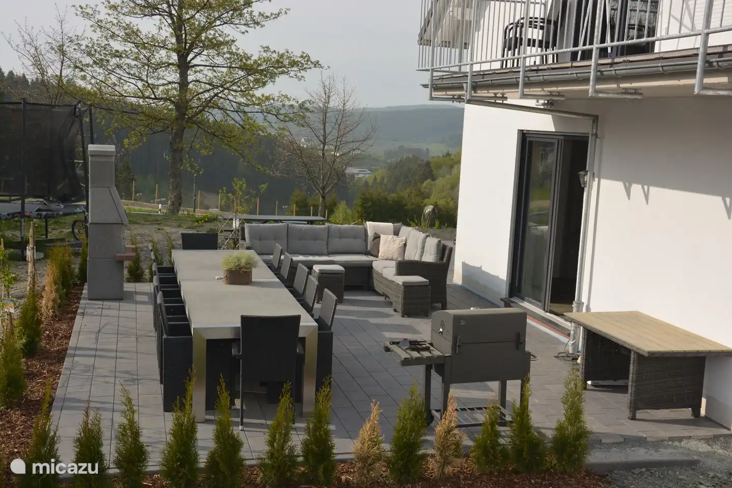 Spacious terrace with BBQ