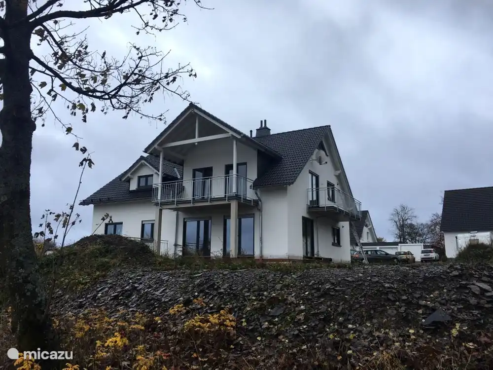 Spacious, luxurious house with views of the slopes and the ski jump