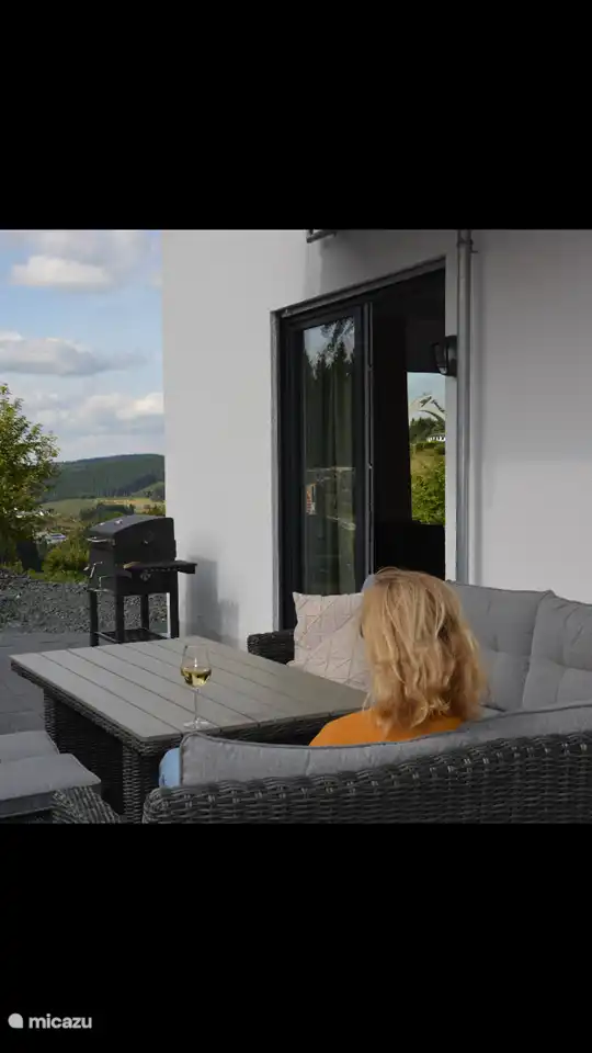 From the terrace, you have a view of the slopes. The first floor has a formidable view from the balcony.