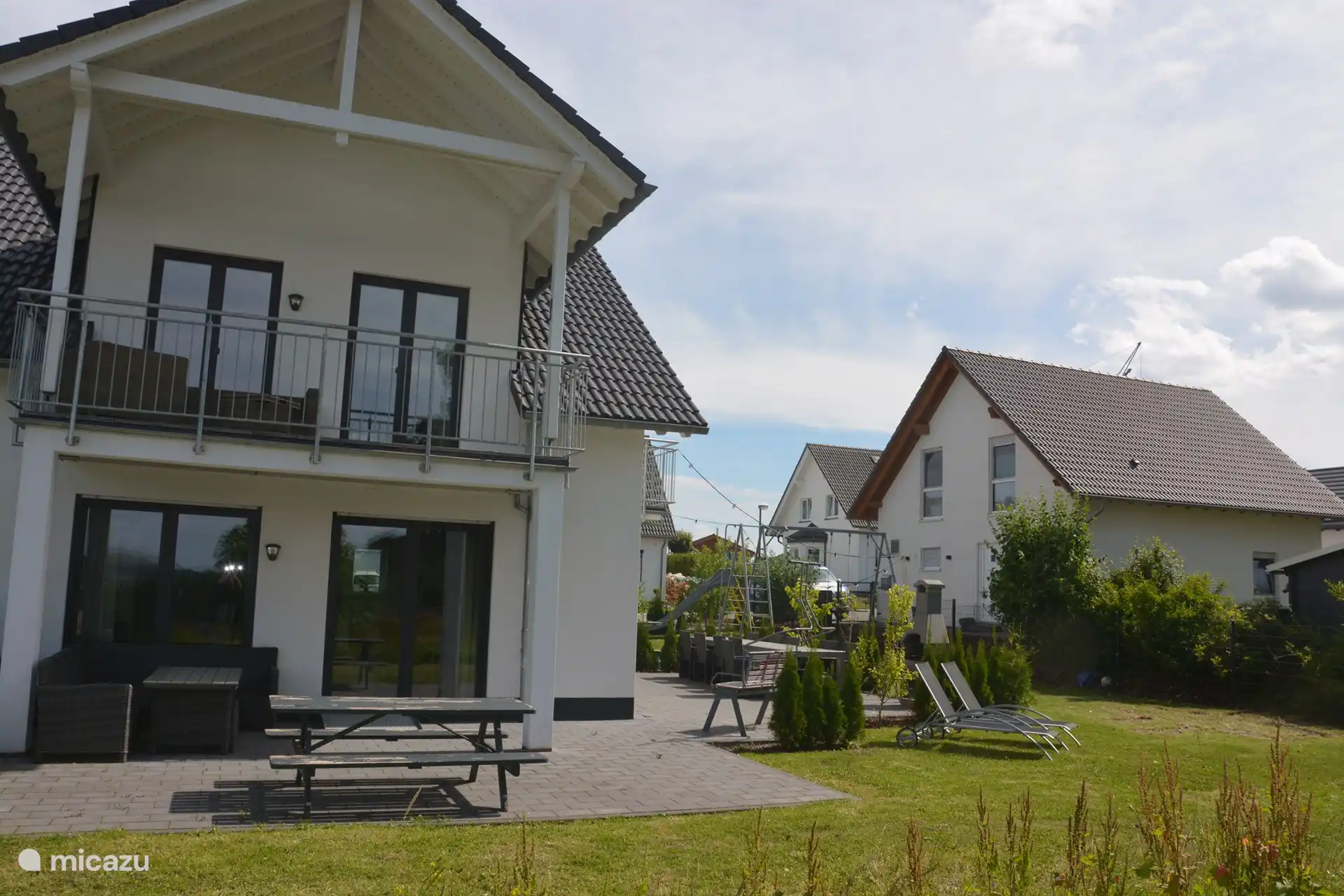 There are several terraces with garden furniture and bbq's 