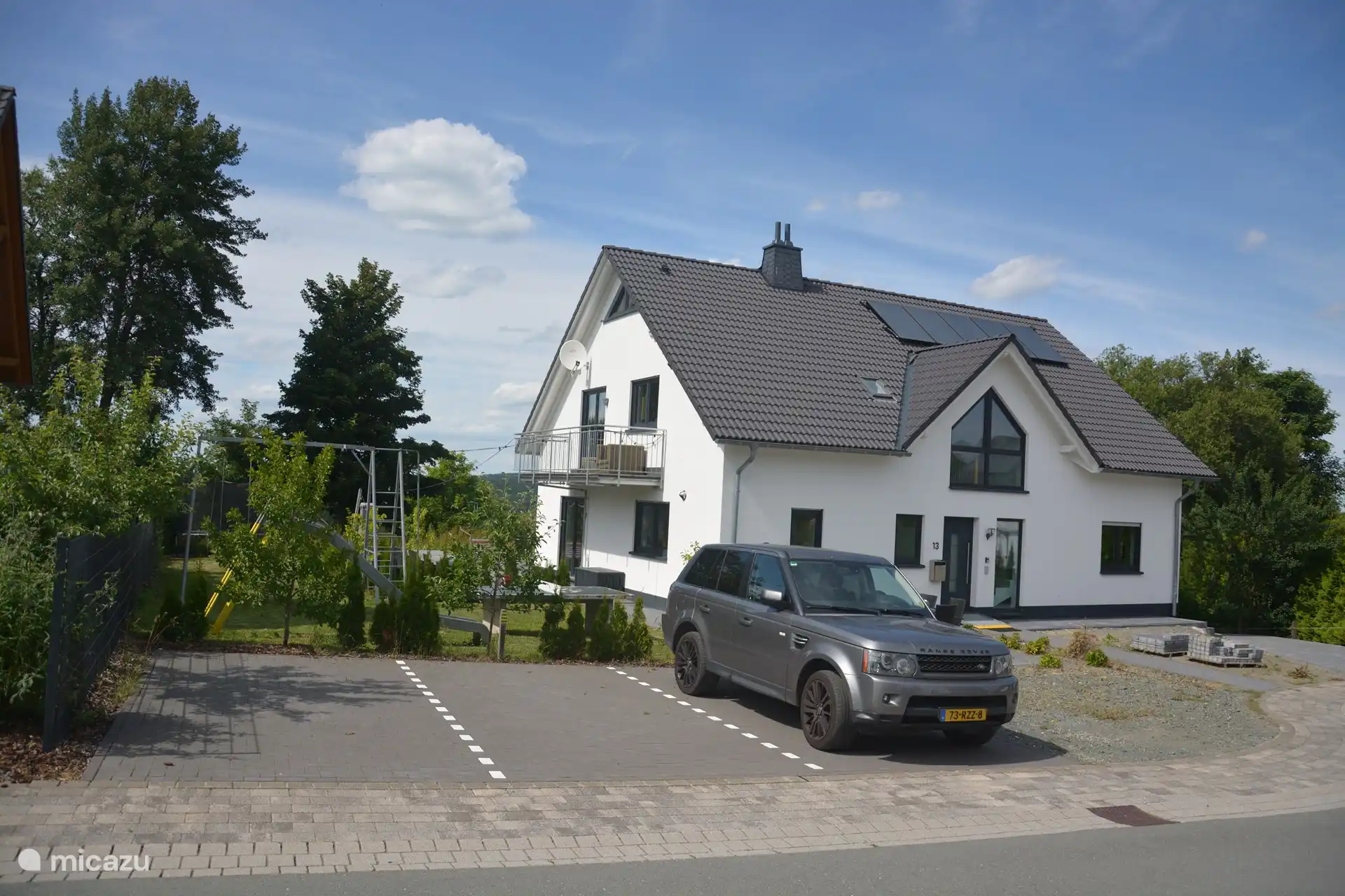 Sufficient free parking spaces