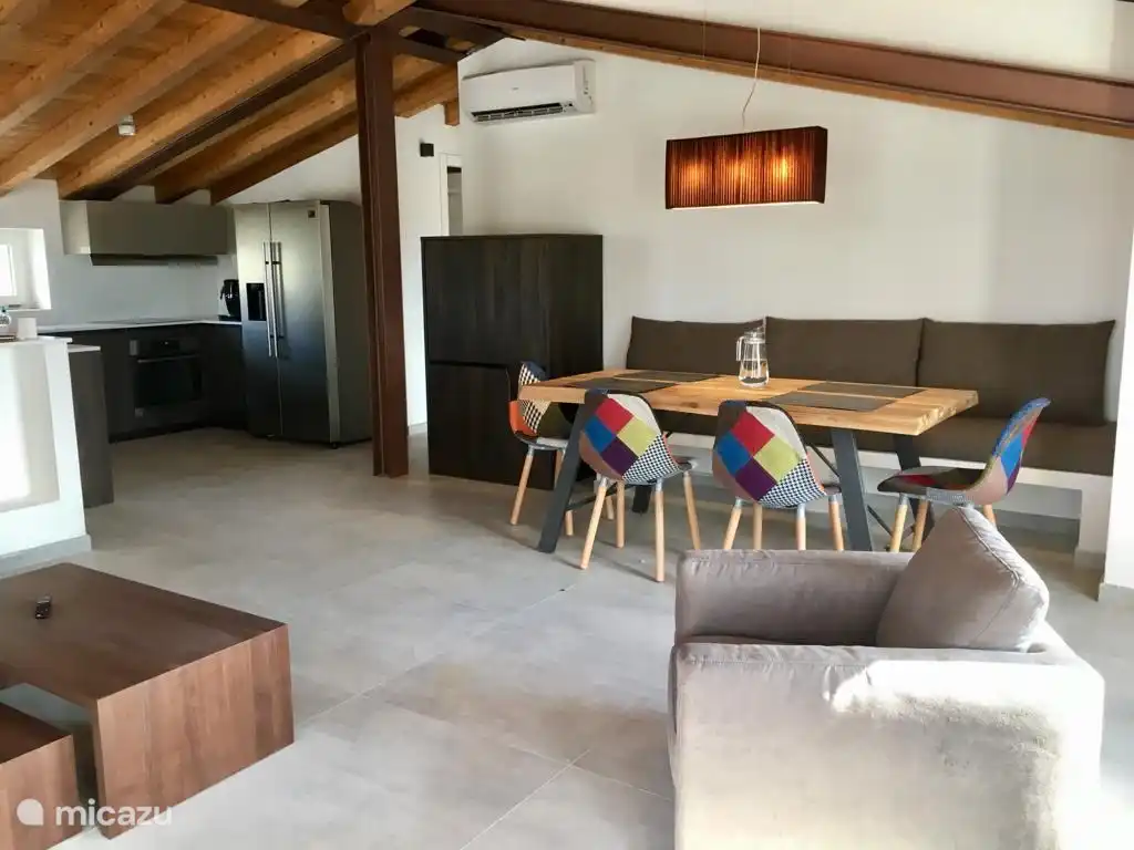 Wohnzimmer und Küche