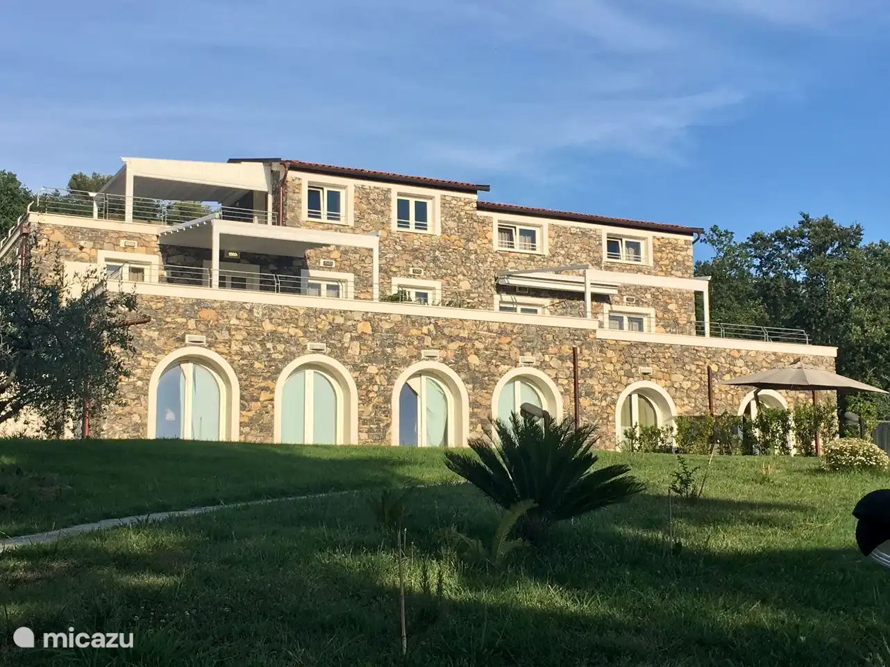 Das Haus mit dem Penthouse mit Terrasse im gesamten Dachgeschoss