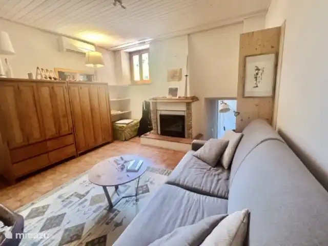 Location de Vacances Italie, Toscane, Borgo a Mozzano, maison de vacances - Ambra Semelle Rez-de-chaussée habitable. Le canapé est dépliable (canapé lit double 160 cm)