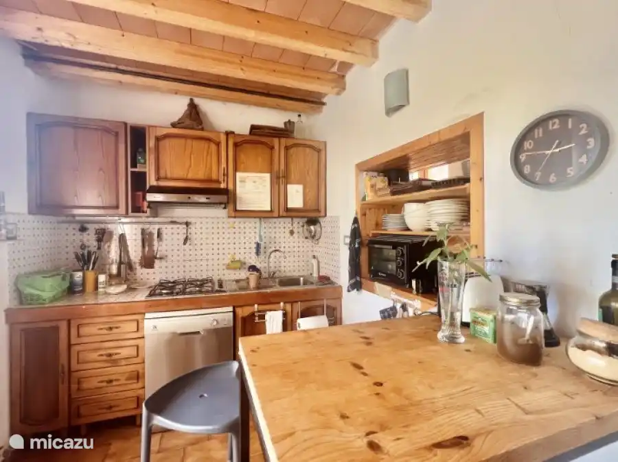 Brabantia Pfannenset, Teller und Gläser, Sieb, Küchenmesser, Kaffeemaschine (klassisch + Bialetti), Schere, Öffner, Mixer, Weingläser, Toaster, Backofen, Geschirrspüler.