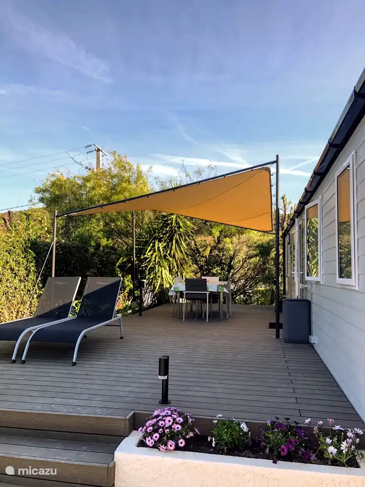 Parc Valrose in Frankreich, Côte d´Azur, La Londe-les-Maures - chalet