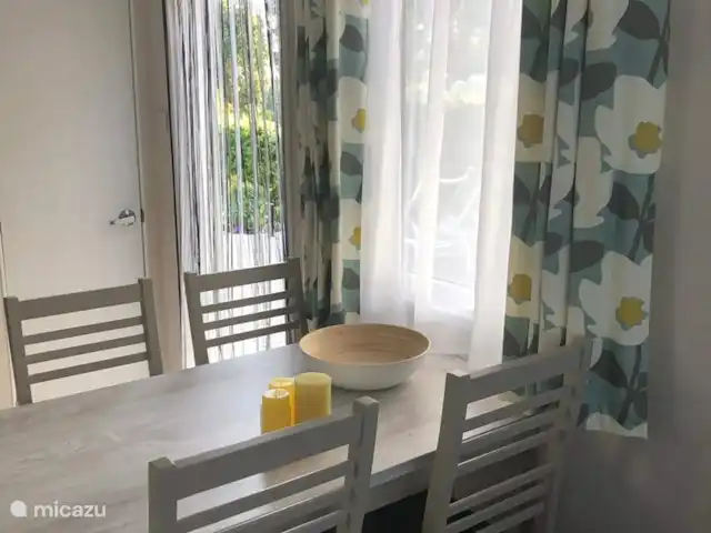 Parc Valrose | France, Côte d'Azur, La Londe-les-Maures - chalet Salle à manger