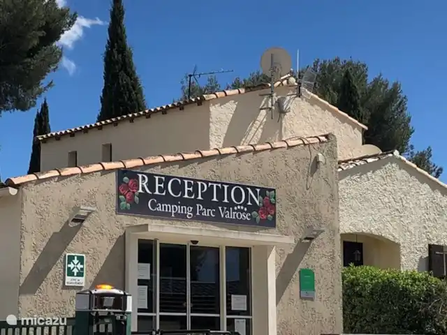 Parc Valrose | France, Côte d'Azur, La Londe-les-Maures - chalet L'accueil