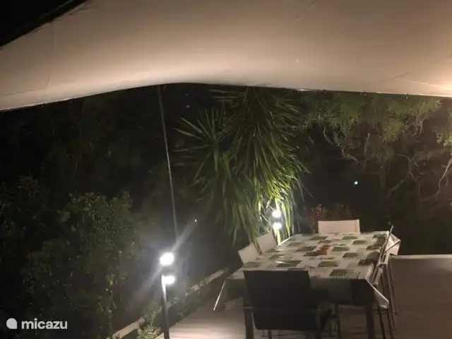 Parc Valrose | France, Côte d'Azur, La Londe-les-Maures - chalet Détail de la terrasse