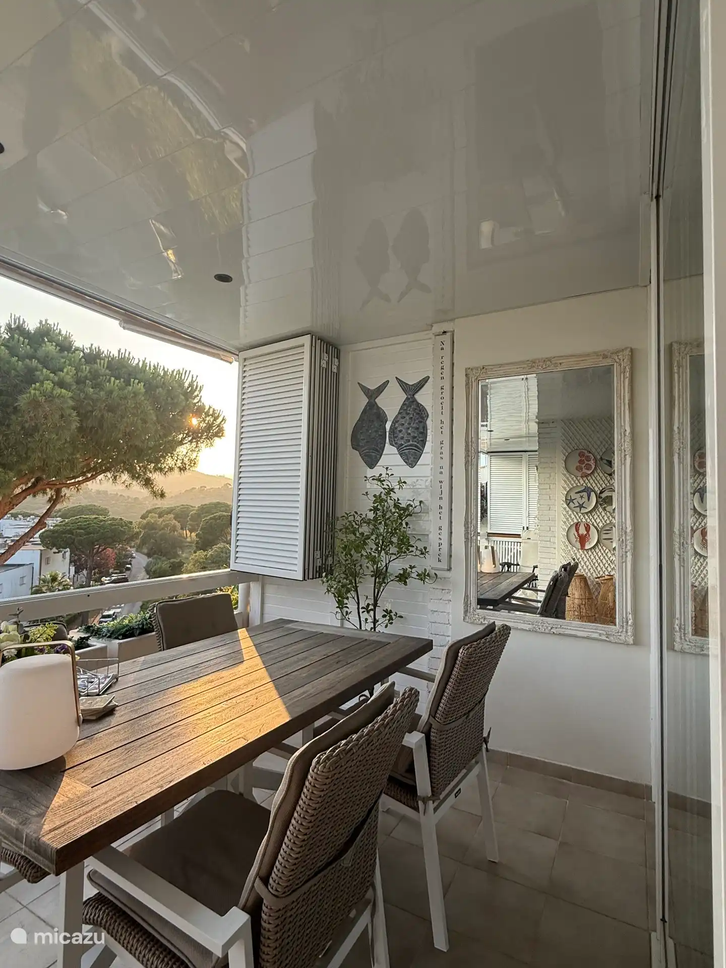 Balkon kurz vor Sonnenuntergang 