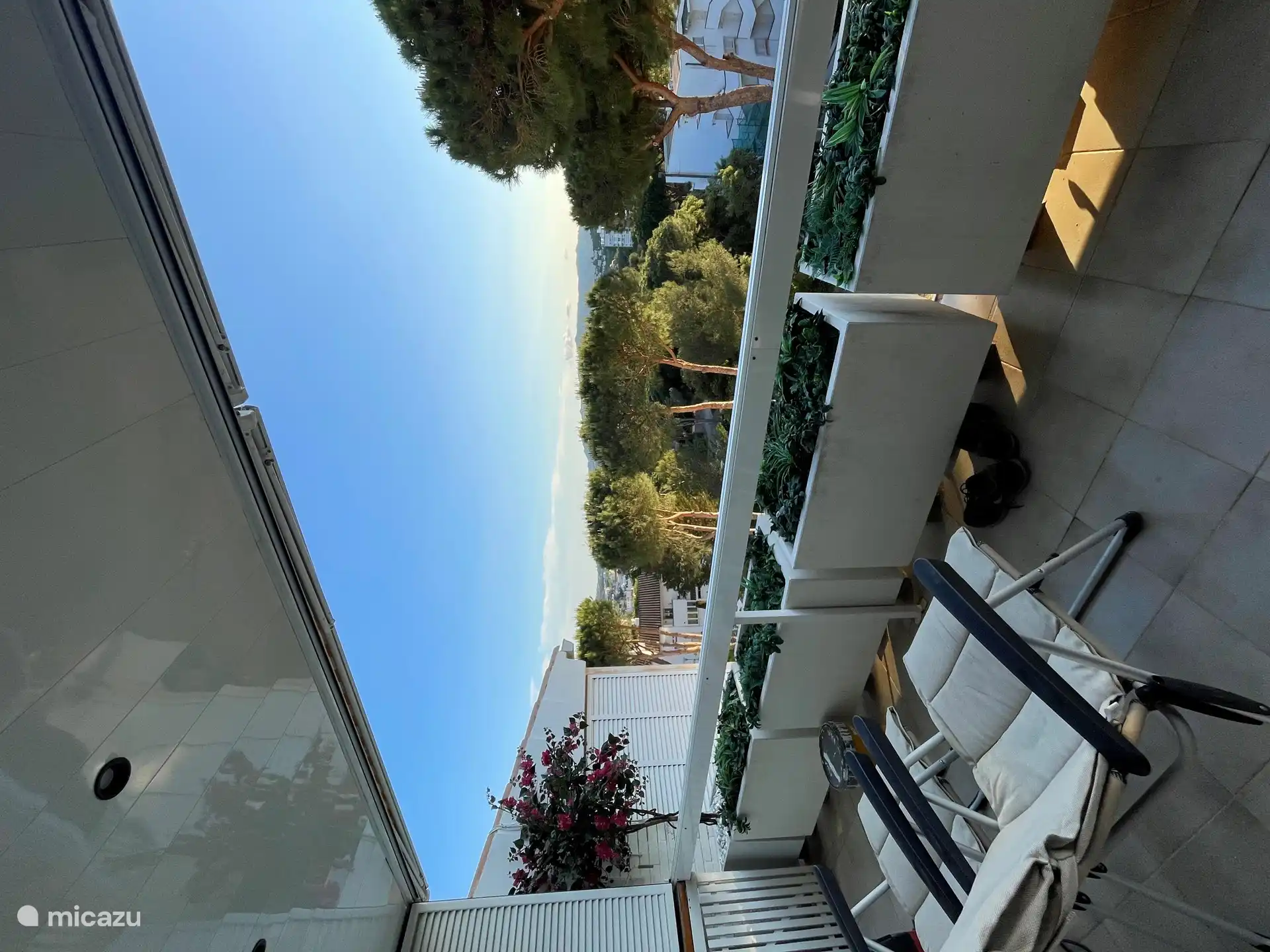 Ein schöner Ort mit Blick über Platja
