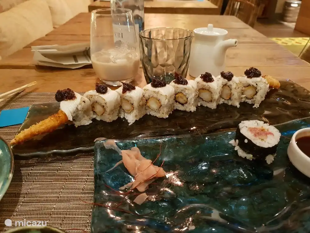 Far Nomo, Nomo Mar, Nomo Nautic, alle von derselben Kette, leckeres Sushi und andere japanische Gerichte, aber es ist ratsam, im Voraus zu buchen. 