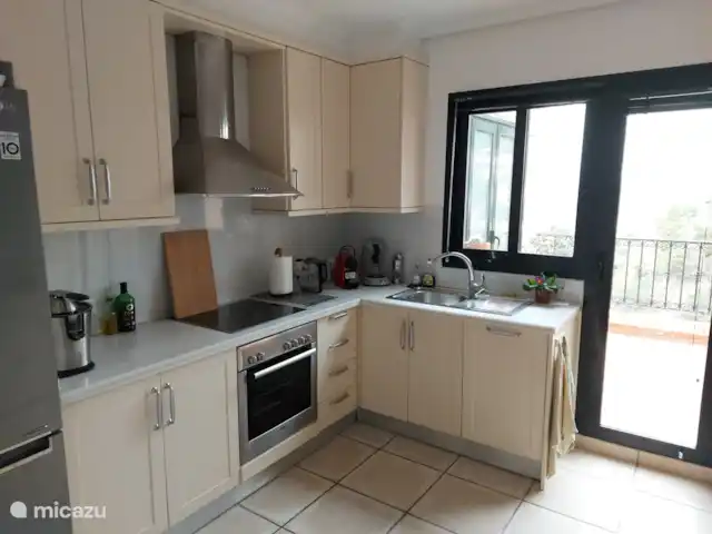 Casa Kiek huren in Spanje, Costa Blanca, Altea - vakantiehuis De ruime keuken is voorzien van alle benodigde apparatuur en accessoires.