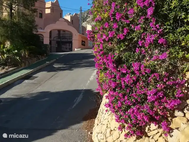 Casa Kiek huren in Spanje, Costa Blanca, Altea - vakantiehuis Entree van het complex Semiramis II, de eerste groene poort links.