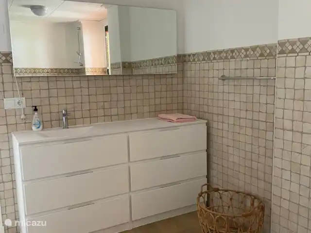 Casa Kiek huren in Spanje, Costa Blanca, Altea - vakantiehuis Een nieuw modern badkamer meubel.