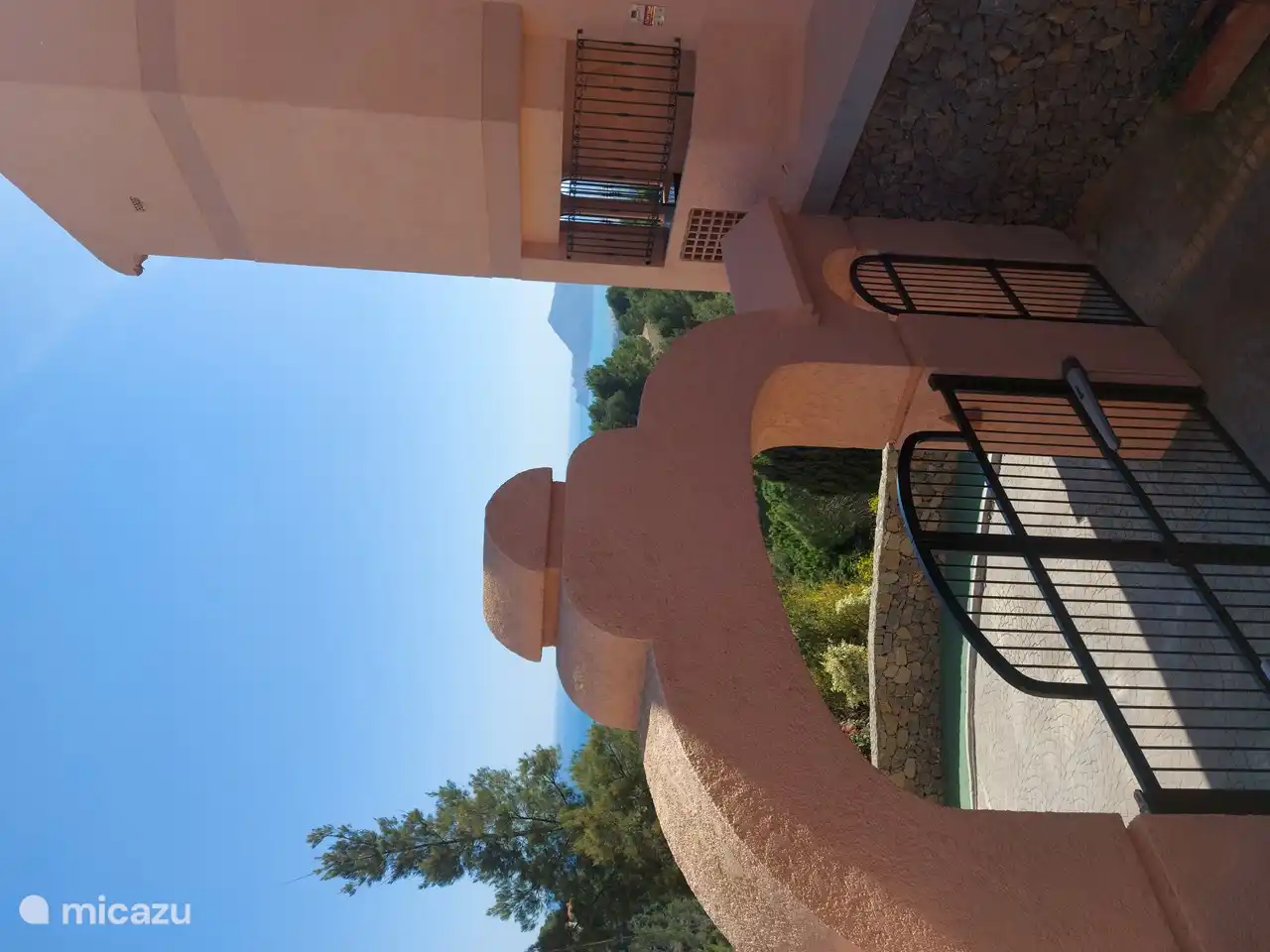 Der Eingang zu unseren acht Apartments.