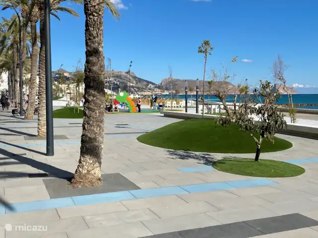 Casa Kiek huren in Spanje, Costa Blanca, Altea - vakantiehuis Recentelijk (2022) is de boulevard grondig onder handen genomen, zicht richting Mascarat en Calp.