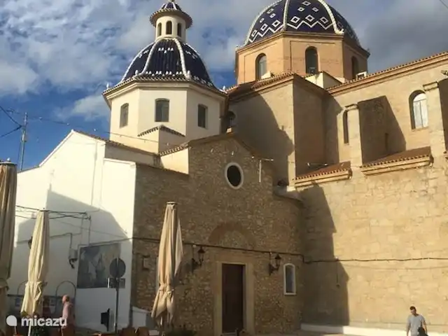 Casa Kiek huren in Spanje, Costa Blanca, Altea - vakantiehuis Helemaal boven de kathedraal met z’n kenmerkende blauwe koepel van geglazuurde tegeltjes.